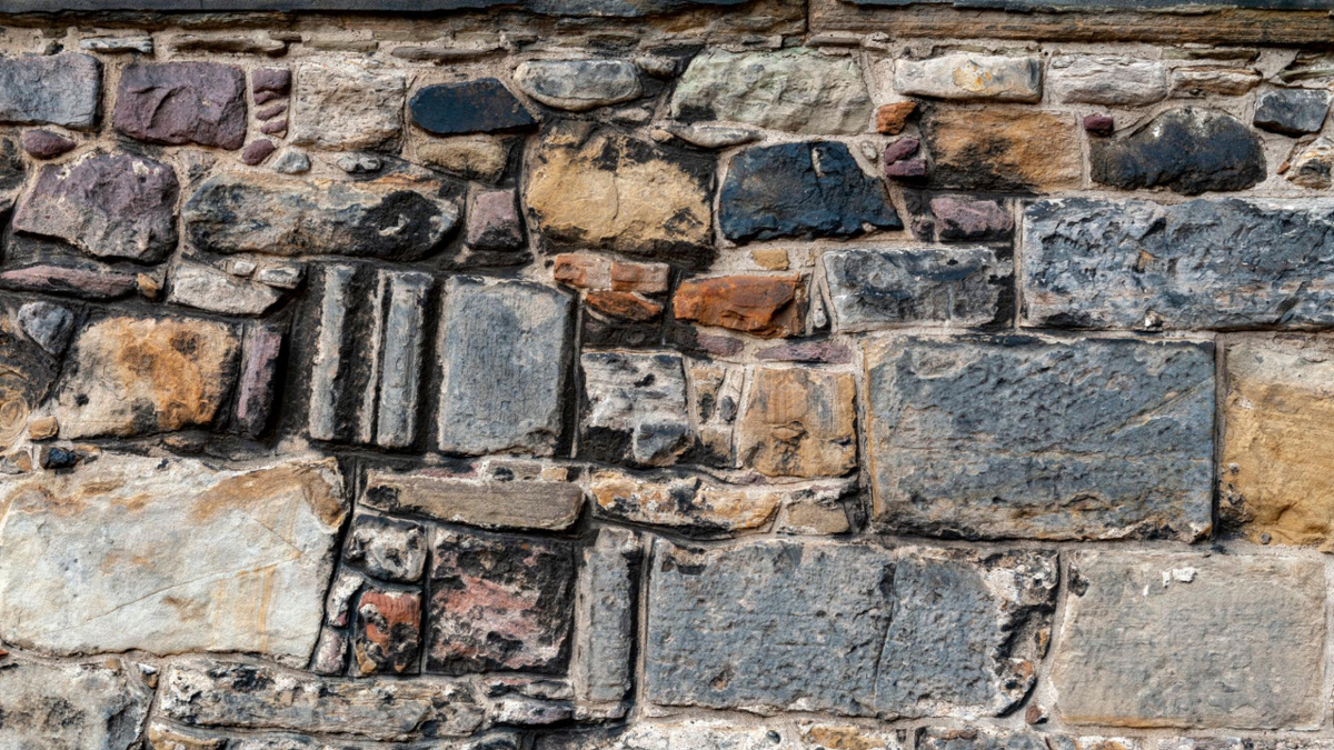 Когда среда напряжена, формы становятся грубее