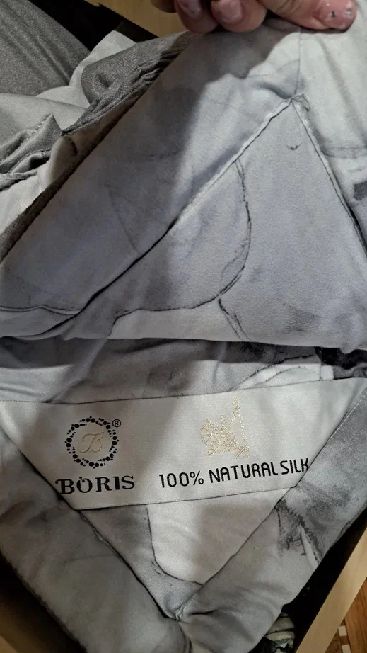 И под мрамор, год пользуюсь, семейный с двумя одеялами, очень удобно