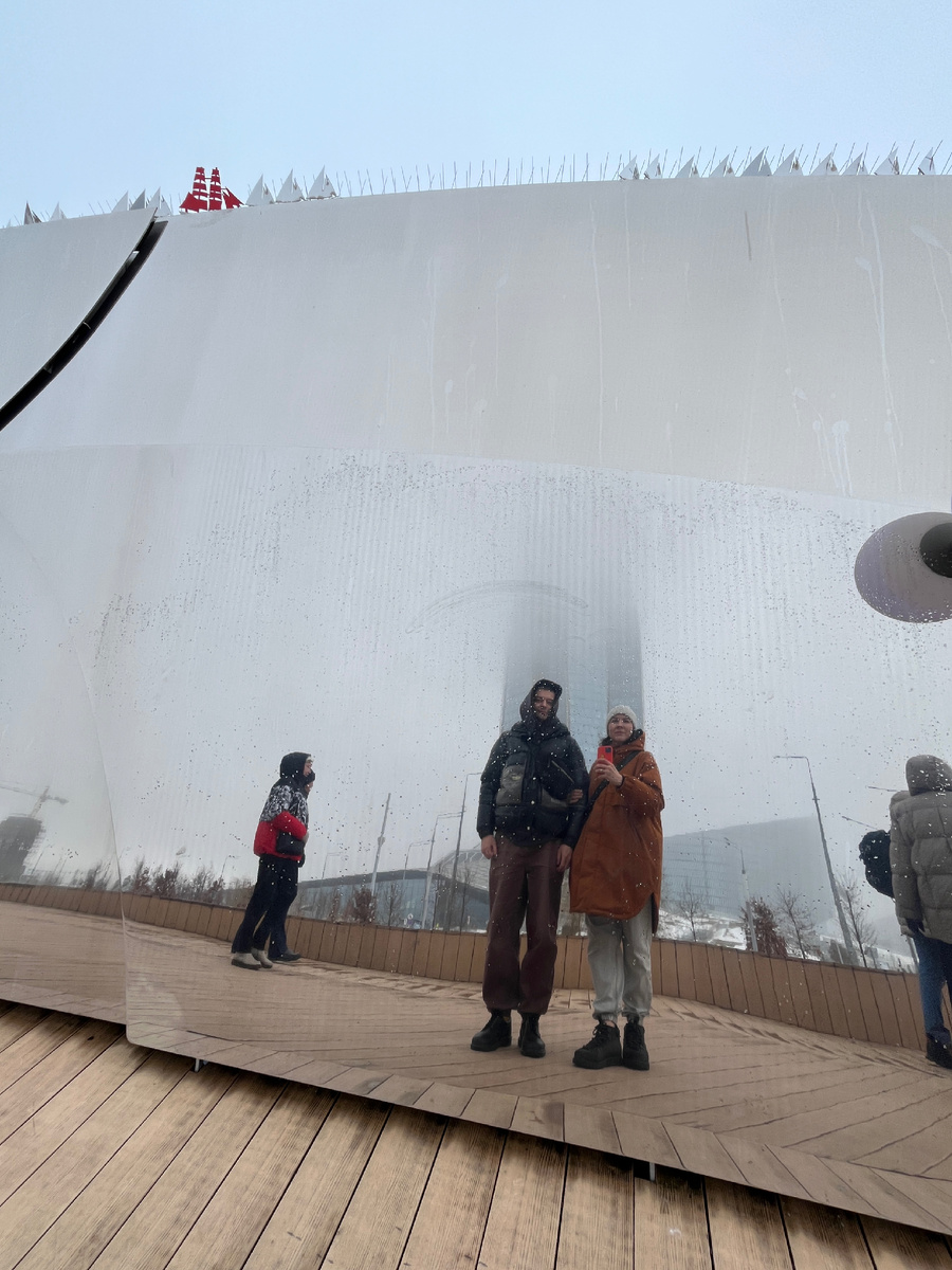 Набережная Лахта центра и сама башня в тумане