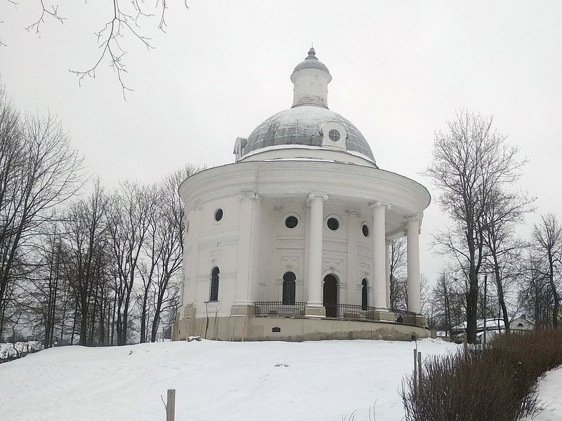 До 1995 года в здании музея располагался Краеведческий музей города Валдая. В 1980 году в его рамках открылась экспозиция «Валдайский колокольчик», которая затем была выделена в отдельный Музей колоколов, ставший первым в России музеем такого рода.
