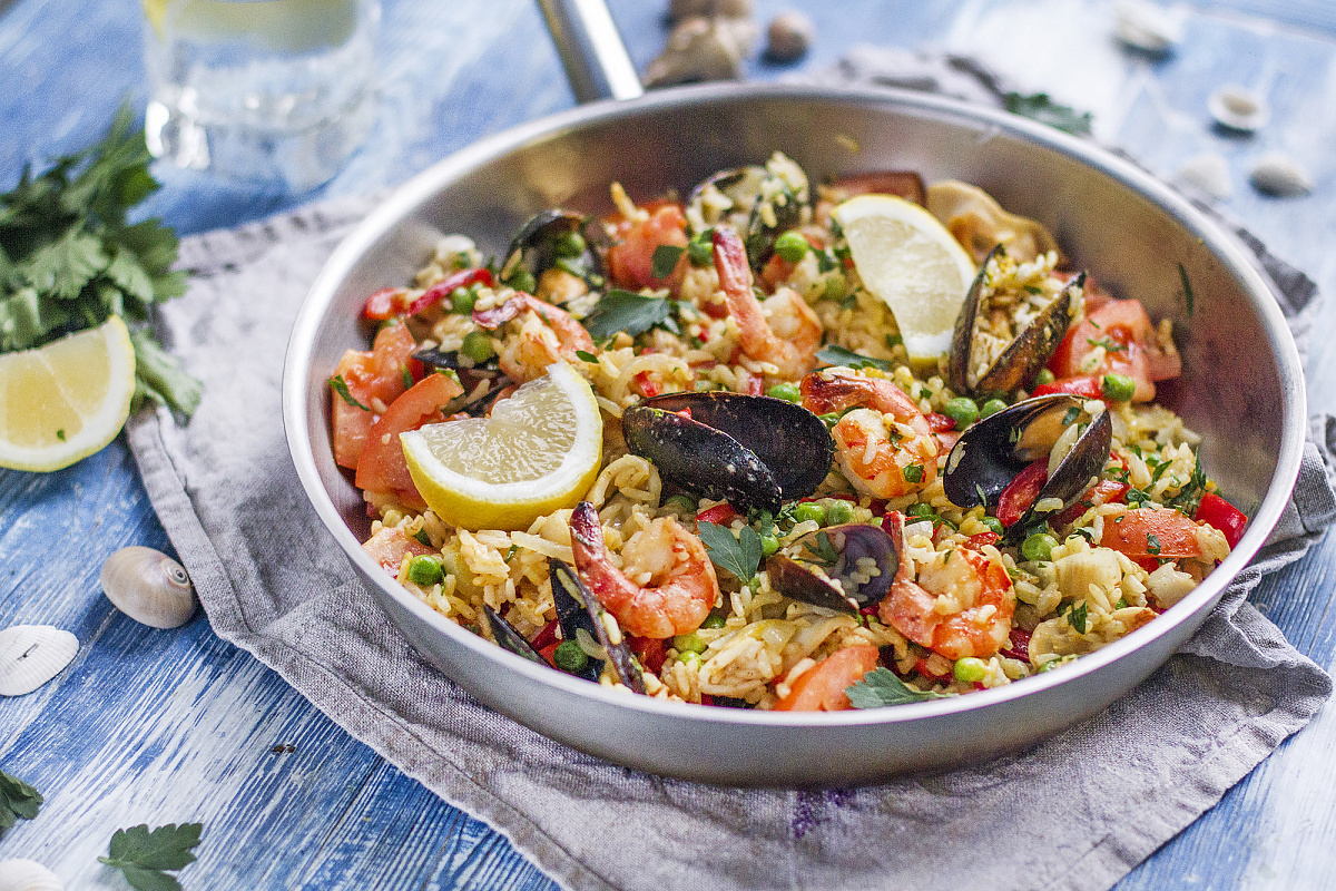 Паэлья Таррагона с миксом морепродуктов и сладким перцем на фирменном бульоне