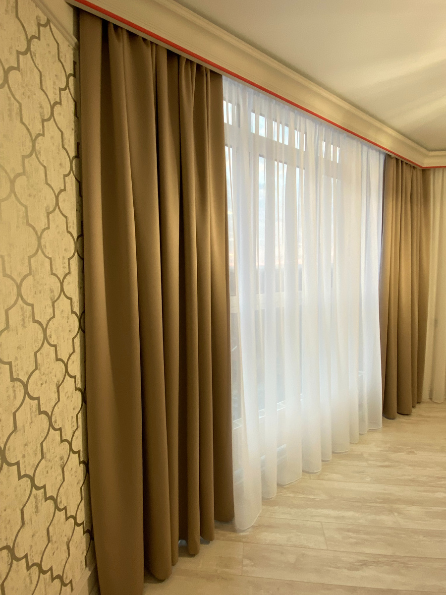 На фото работы салона Шторная История