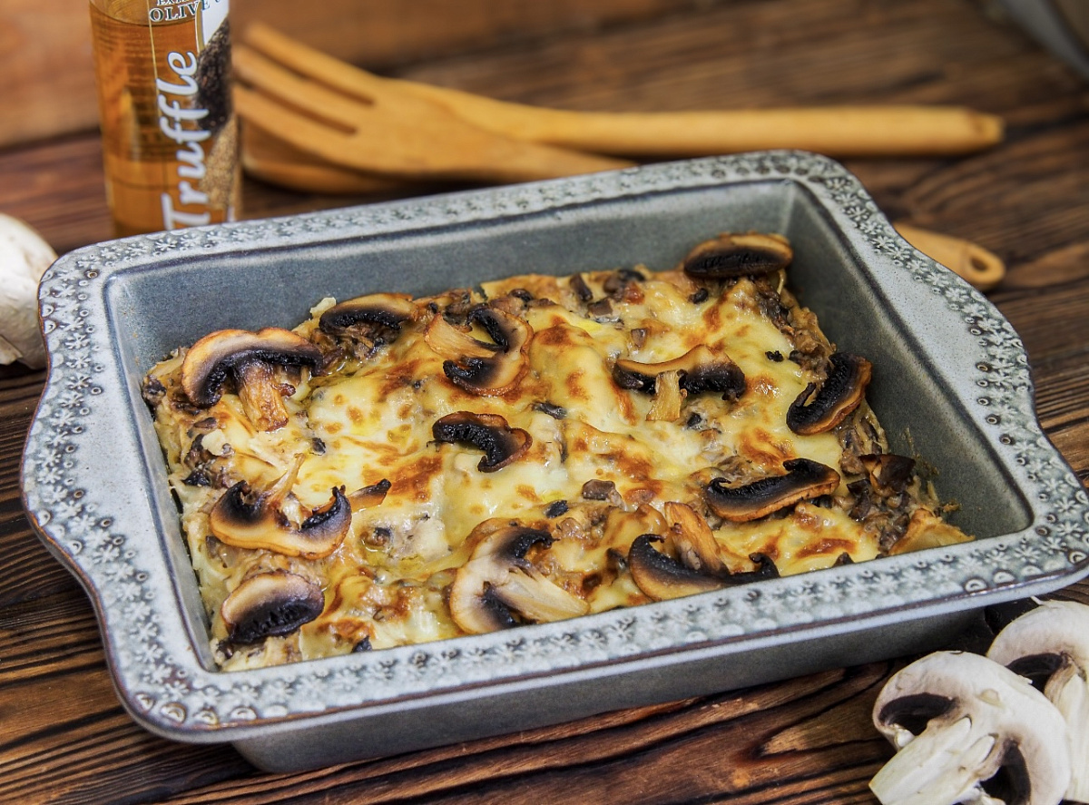 Лазанья с белыми грибами, шампиньонами и моцареллой