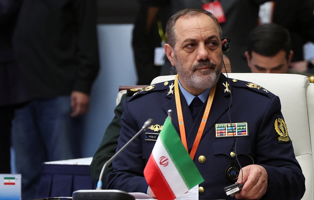    Азиз Насирзаде  REUTERS/Florence Lo