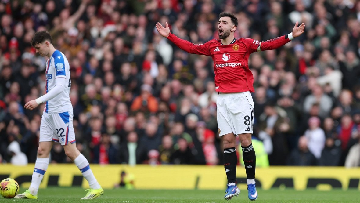    Полузащитик «Манчестер Юнайтед» Бруну Фернандеш празднует гол в ворота «Кристал Пэлас» в матче АПЛ 1 марта. Reuters