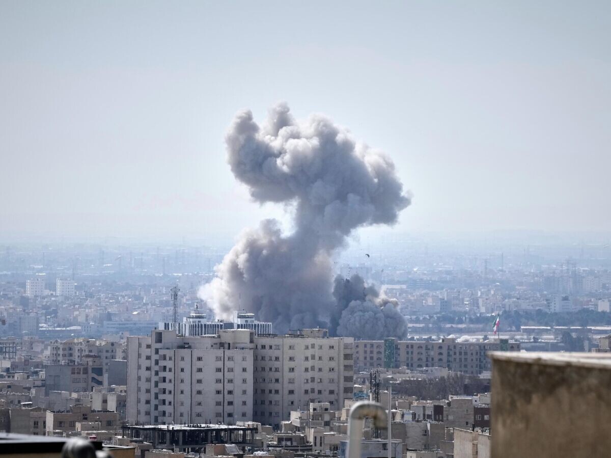    Дым на месте авиаудара в Тегеране, Иран | © AP Photo / Vahid Salemi