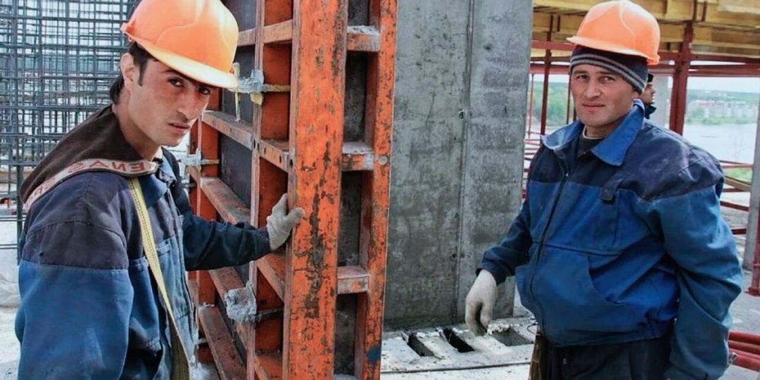 Семья купила новую квартиру в Калуге, а она с сюрпризом: уже много мигрантов там прописано