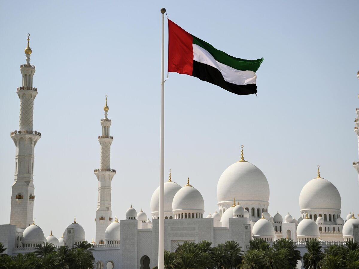    Флаг ОАЭ в Абу-Даби | © РИА Новости / Кирилл Зыков