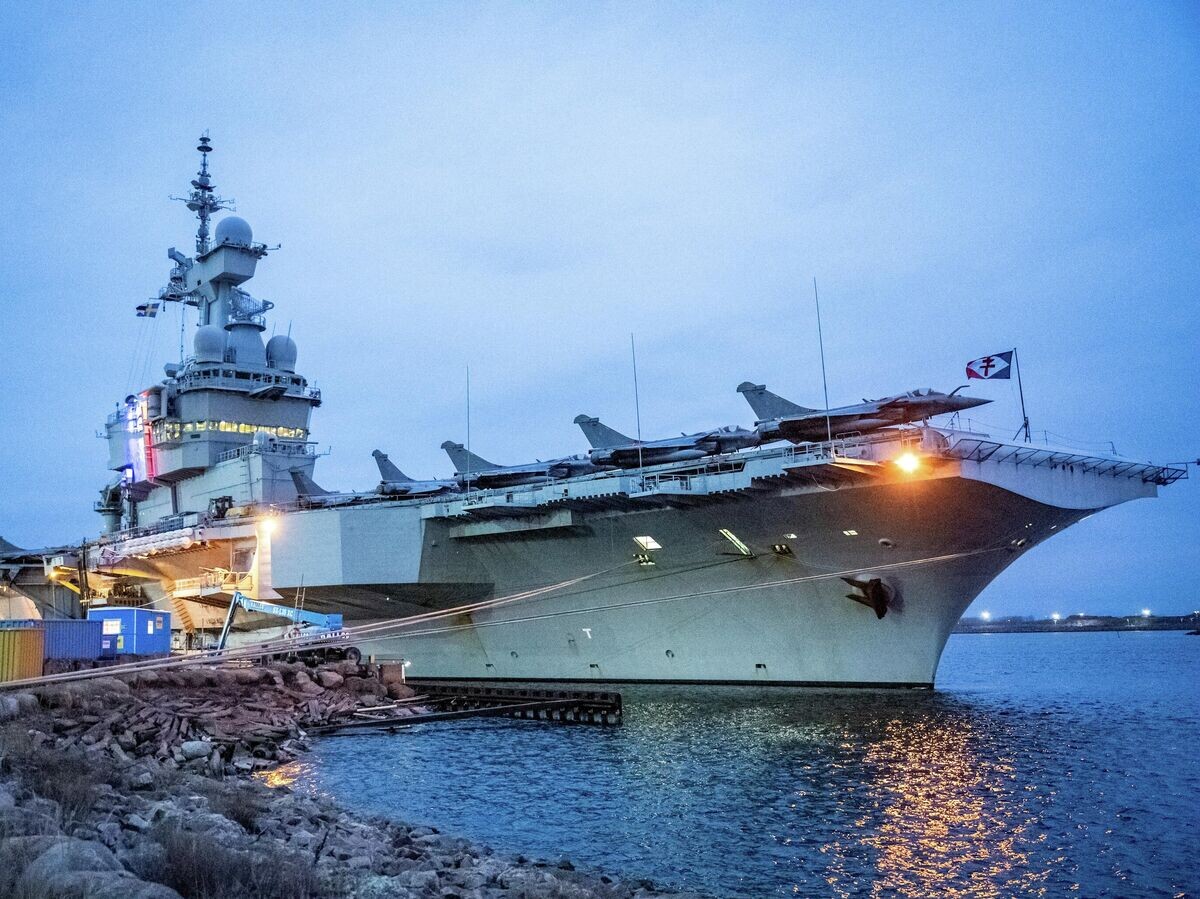    Французский авианосец "Шарль де Голль" в порту Мальме в Швеции | © REUTERS / Johan Nilsson / TT