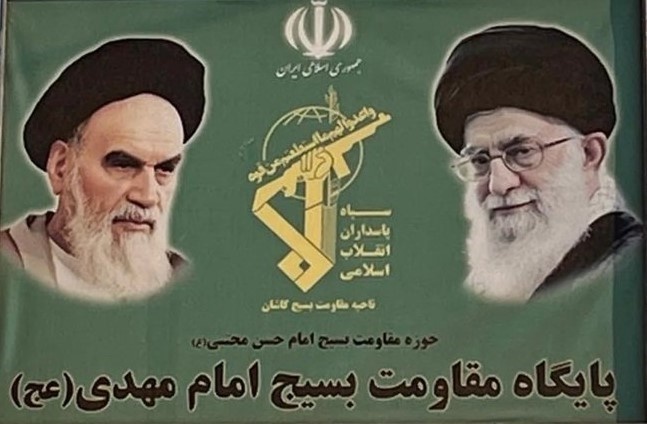 Два аятоллы. Не надо быть Чезаре Ломброзо, чтобы интуитивно почувствовать по лицу, кто убежденный, а кто продажный, кто за идею, а кто за деньги