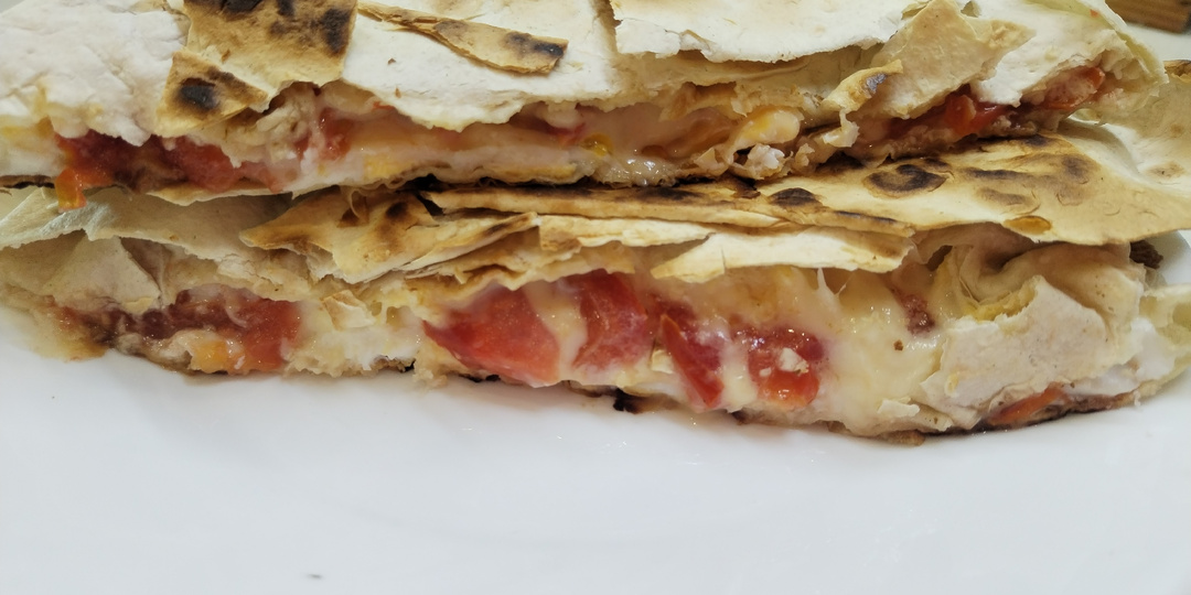 Завернула яйца с сыром в лаваш