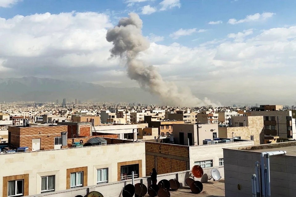    Tasnim: США и Израиль атаковали больницу Ганди в центре Тегерана REUTERS