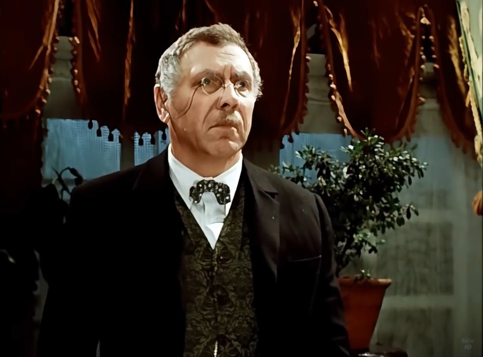 «Кто, по-вашему, этот мощный старик?..»