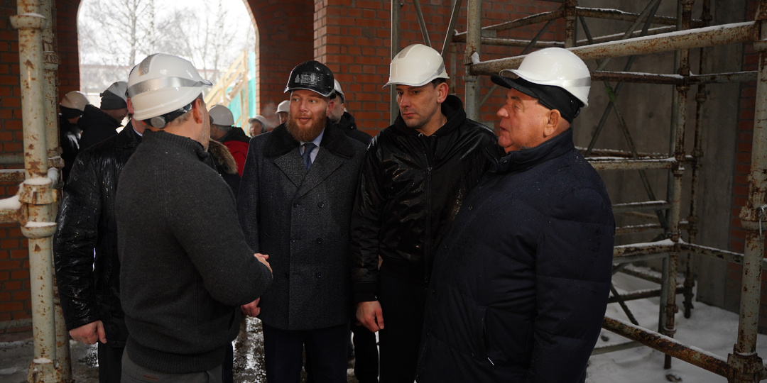 У кладбища Санкт-Петербурга — Пискарёвского — продолжается возведение храмового комплекса, о котором телеканал «СПАС» снимает фильм
