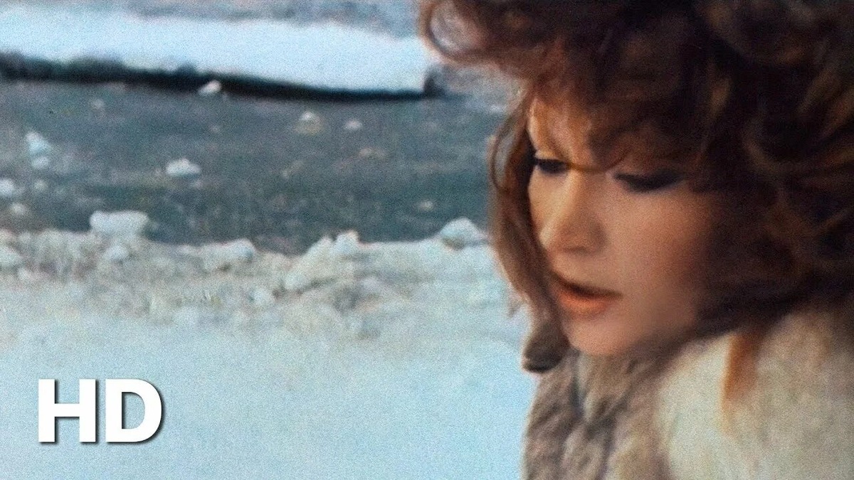 Кадр из клипа «Айсберг»