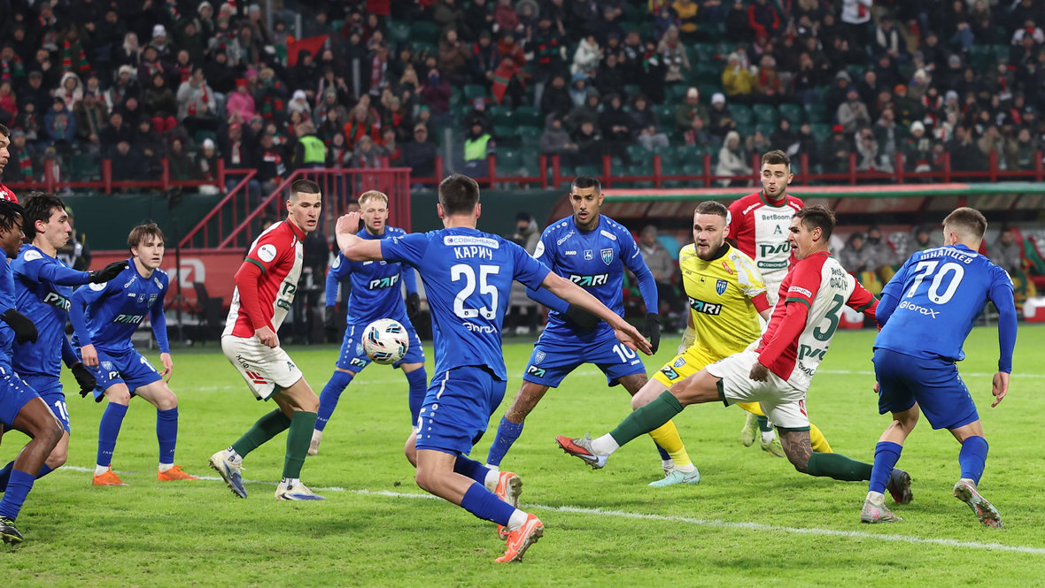    Защитник «Локомотива» Лукас Фассон забивает гол «Пари НН» 28 февраля.Александр Федоров