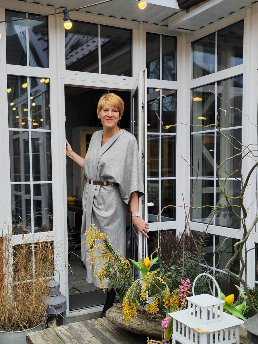 Марина Хопрячкова — эксперт по внедрению нейросетей в бизнес, бизнес-коуч и психолог