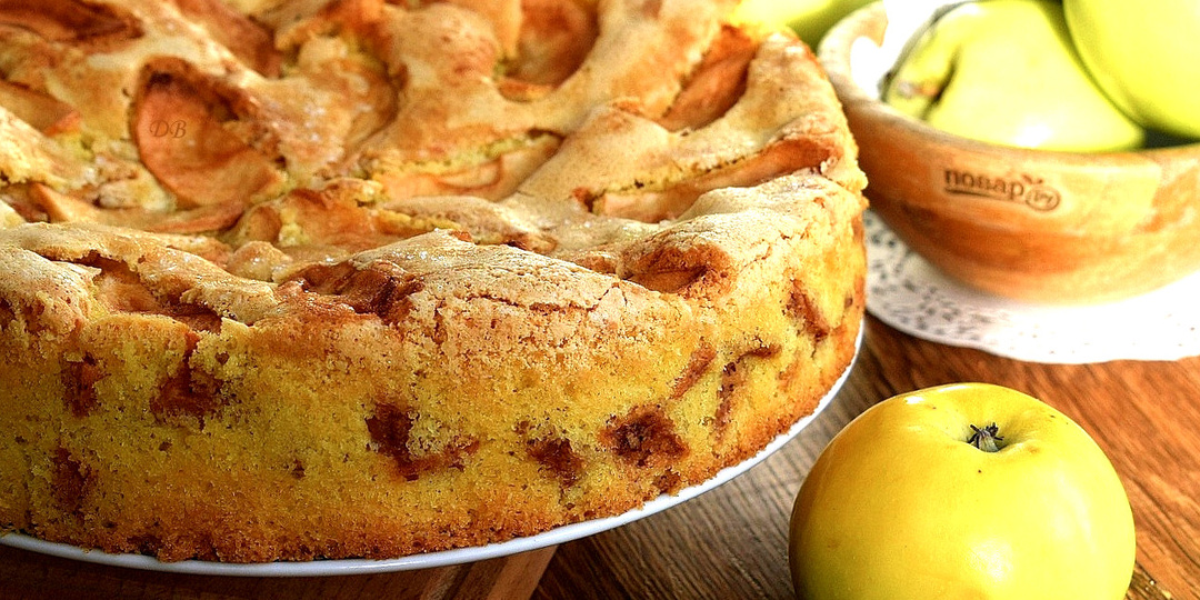 Шарлотка с яблоками: рецепт, который не подведет никогда