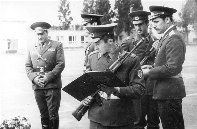 Присяга! 3МСБ 67МСП, 20МСД, ГСВГ, Гримма... Слева комдив генерал-майор Головнёв...