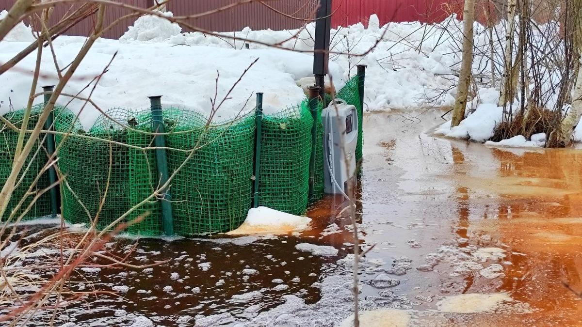 До щитовой ещё зазаор сантиметров 30-40 так что я спокоен.