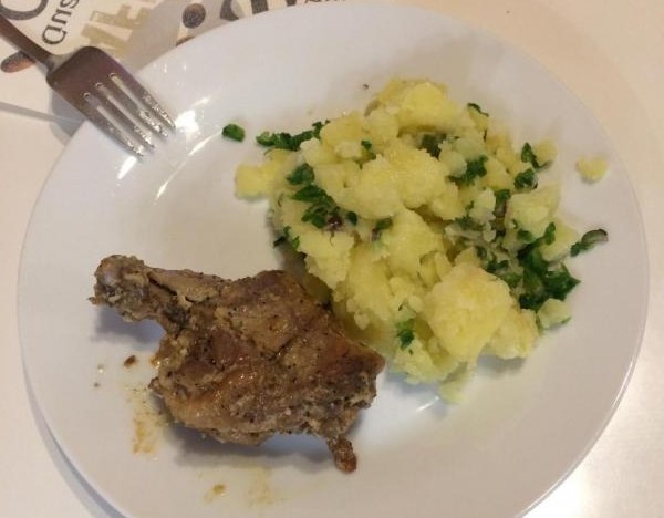 Раньше кило куриных бедрышек уходило за один вечер - детям по одному, нам с мужем по два.