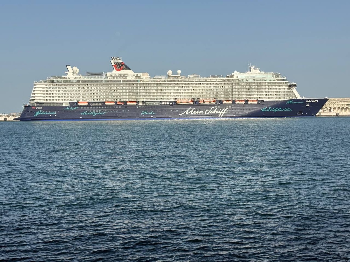Фото автора. Круизный лайнер Mein Schiff.