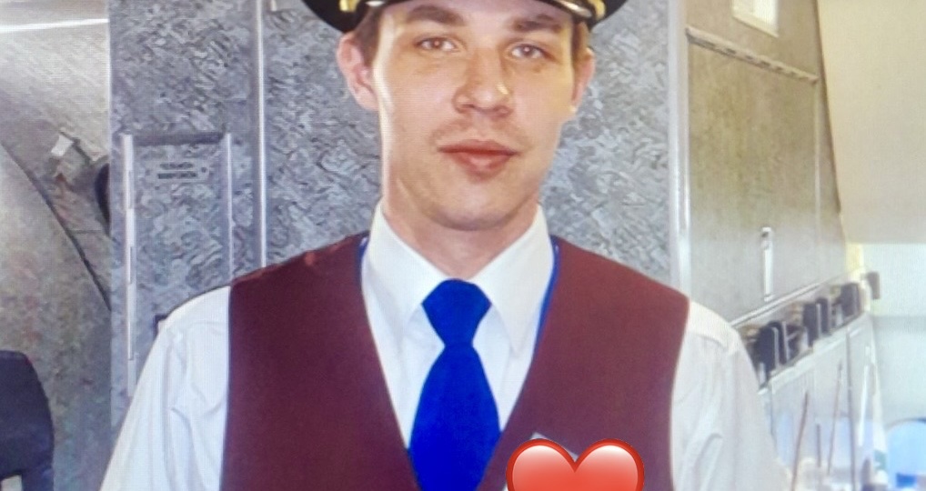 16 лет в небе: 5 мифов о бортпроводниках, в которые давно пора перестать верить, особенно про зарплату