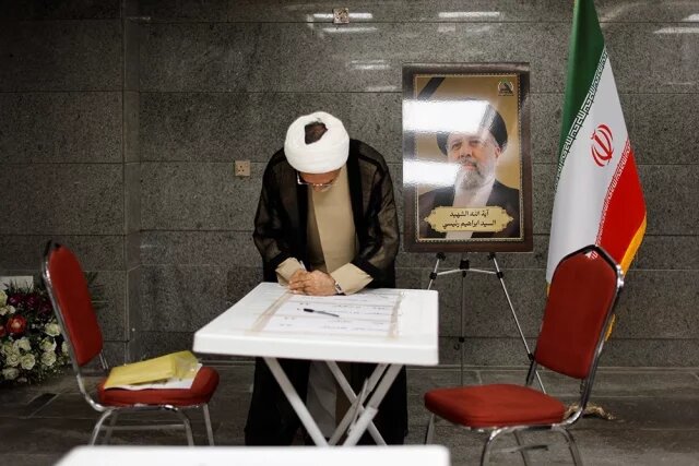    ВРИО верховного лидера Ирана аятолла Алиреза Арафи. Досье