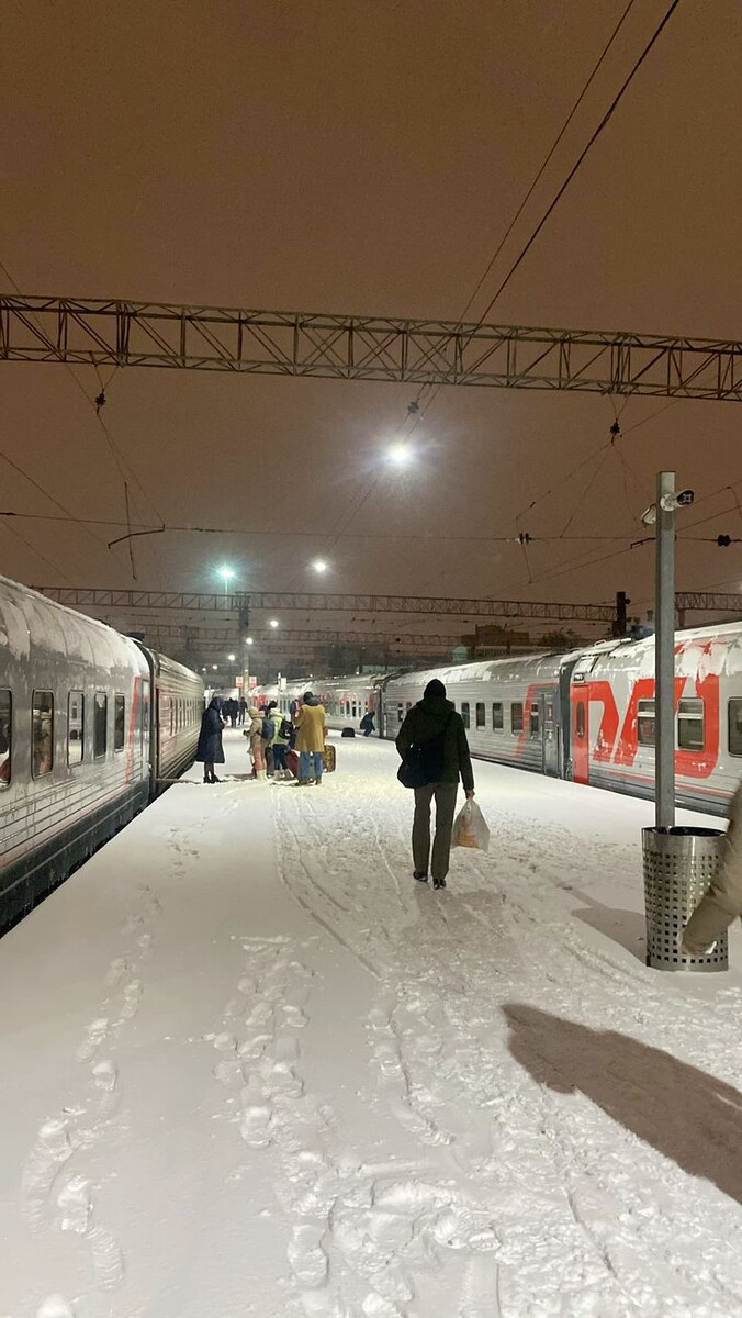 Платформа на ж/д вокзале 