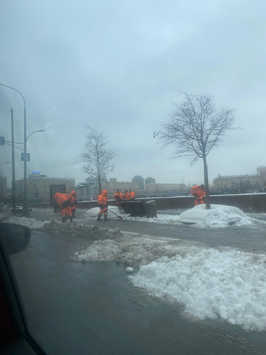 В снежки играют