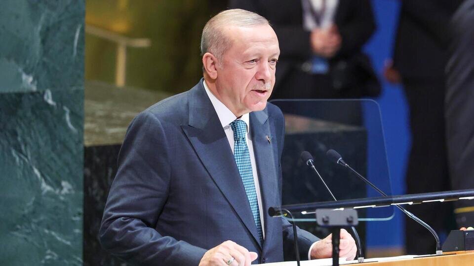     Эрдоган выразил соболезнования иранцам в связи с гибелью Хаменеи SARAH YENESEL /EPA/TASS