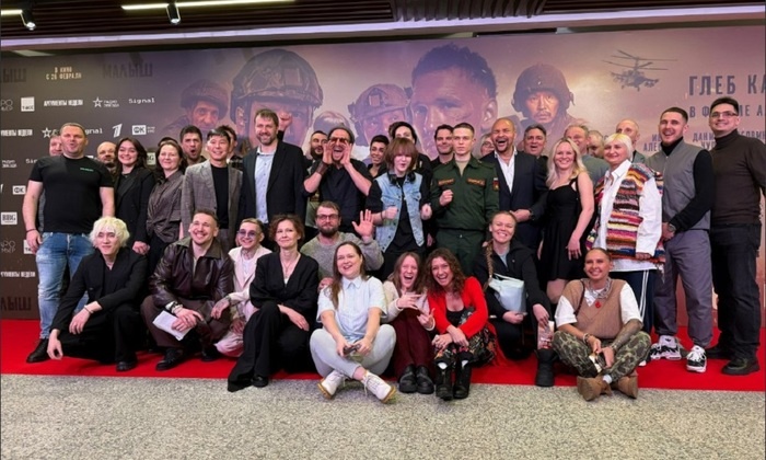    Глеба Калюжного отпустили из армии посмотреть фильм «Малыш»