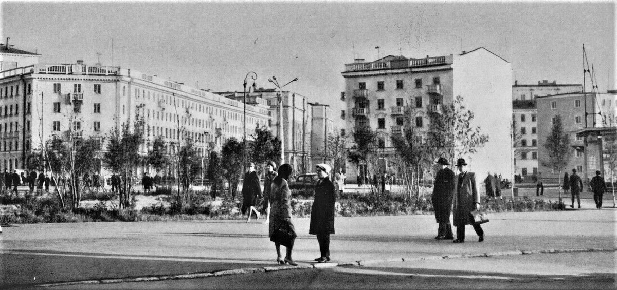 2. Мурманск на площади Пять углов