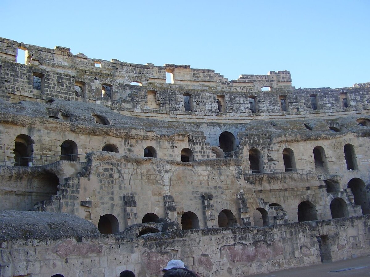 фото автора: Амфитеатр в Эль-Джеме (Тунис) был построен по образу римского Колизея проконсулом Африки Гордианом в 232–238 годах н. э.. 
