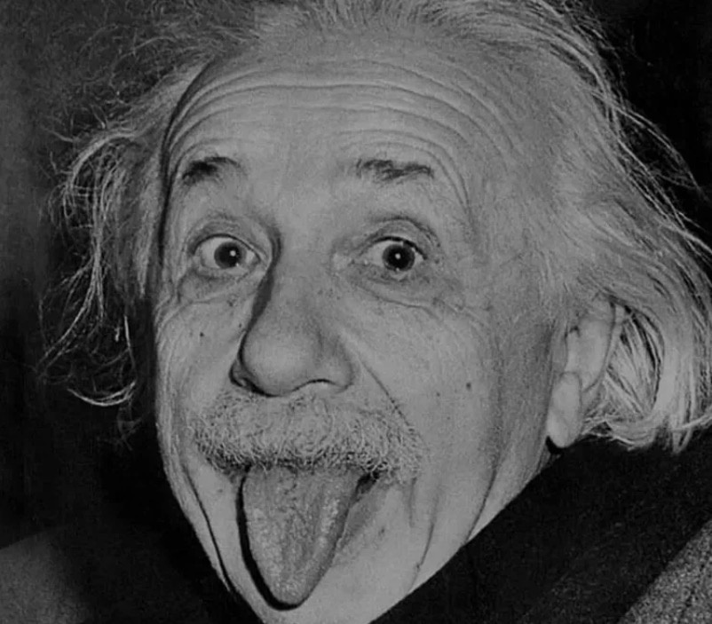 Несмотря на то, что Эйнштейн генератор 1/4, ваша дикость видится сейчас такой ☺️