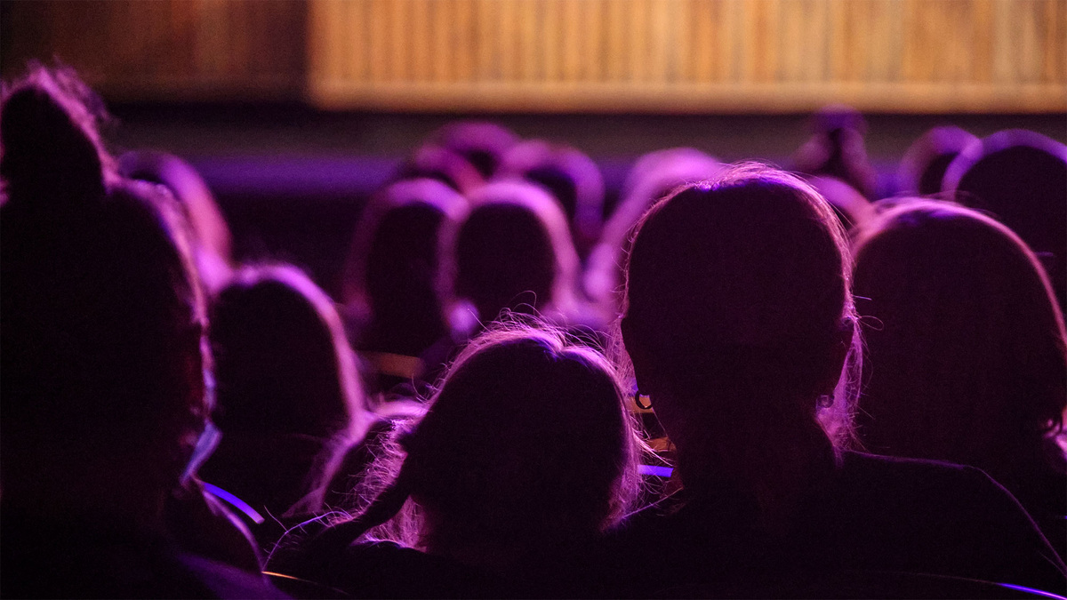    Кинотеатр кинозал театр зрители ГЛП