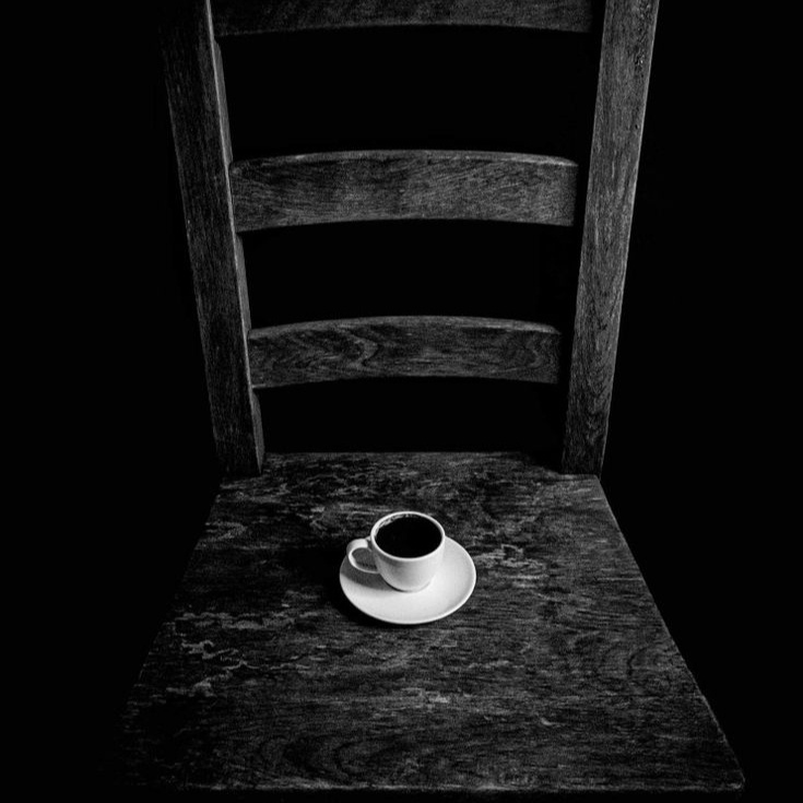 Иногда единственное, что можно сделать, — это занять своё место.

И ждать. Не двигаясь. Не суетясь.