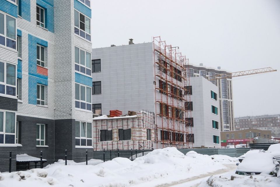    Строительство "супершколы" на 1100 мест на ул. Попова, 130. Февраль 2026 года. Источник: Виталий Барабаш/"Толк"