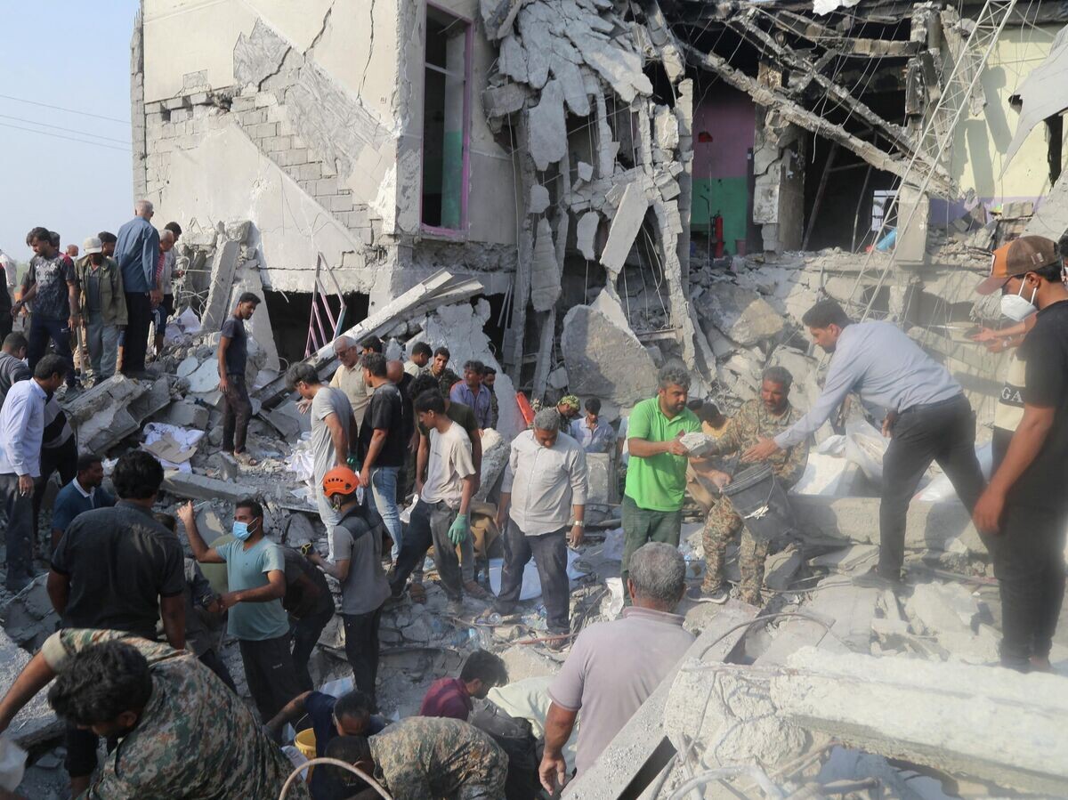    Разбор завалов после израильского удара по школе в Минабе, Иран | © REUTERS / Abbas Zakeri/Mehr News/WANA