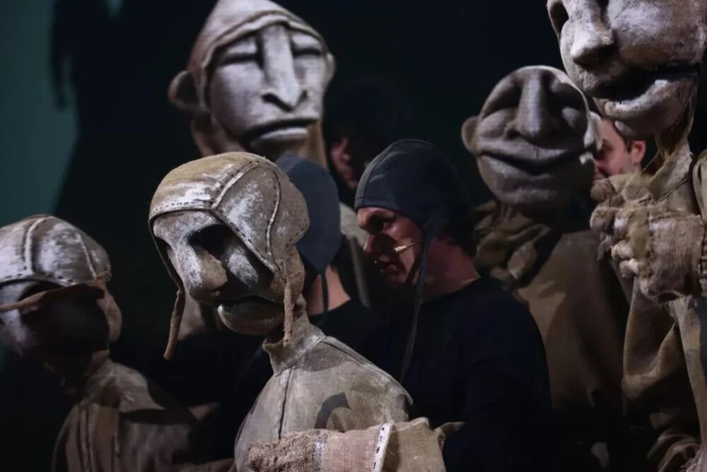    Сцена из спектакля липецкого драмтеатра "Ученик чародея", © сайт томского театра драмы