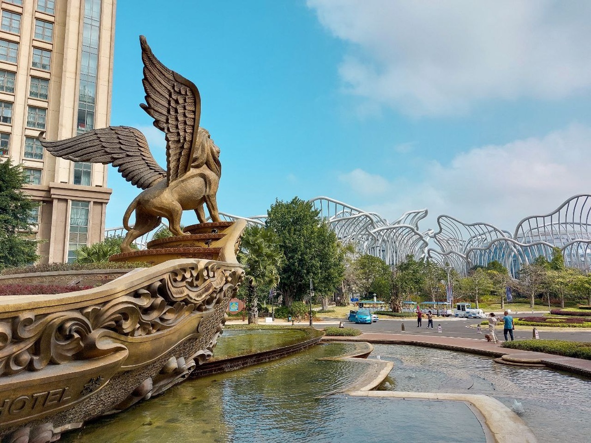 На Хайнане есть огромный искусственный остров.  Фото: Фото: Грушины: блог о путешествиях и вдохновении / grushiny.ru