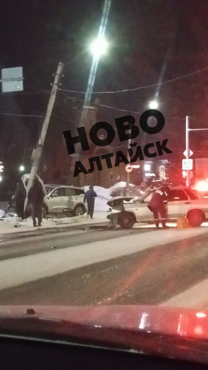    ДТП в Новоалтайске . Источник: t.me/Novoaltaisk_22