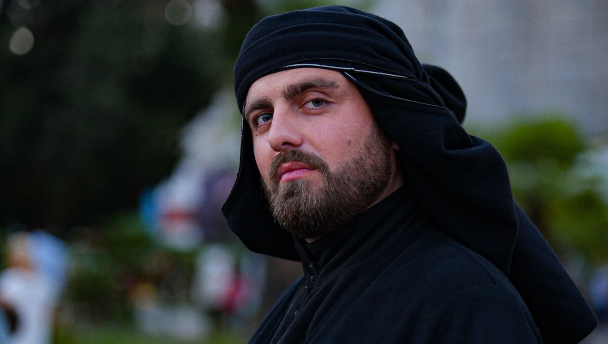 Фото с сайта https://sputnik-abkhazia.ru/20190722/V-forme-muzhchiny-Abkhazii-v-natsionalnom-kostyume-1027995026.html