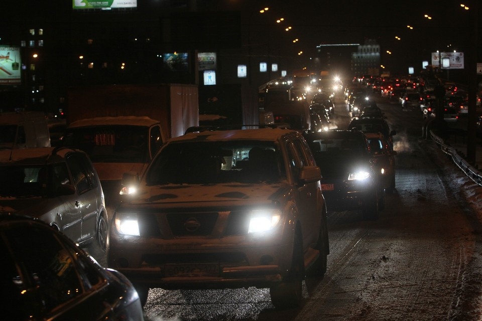    В Челябинске после снегопада возникли проблемы с проездом Марина ВОЛОСЕВИЧ