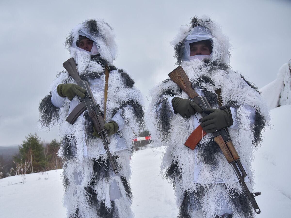    Украинские военнослужащие во время учений по применению противотанковых ракет NLAW на Яворовском полигоне недалеко от Львова | © AP Photo / Pavlo Palamarchuk