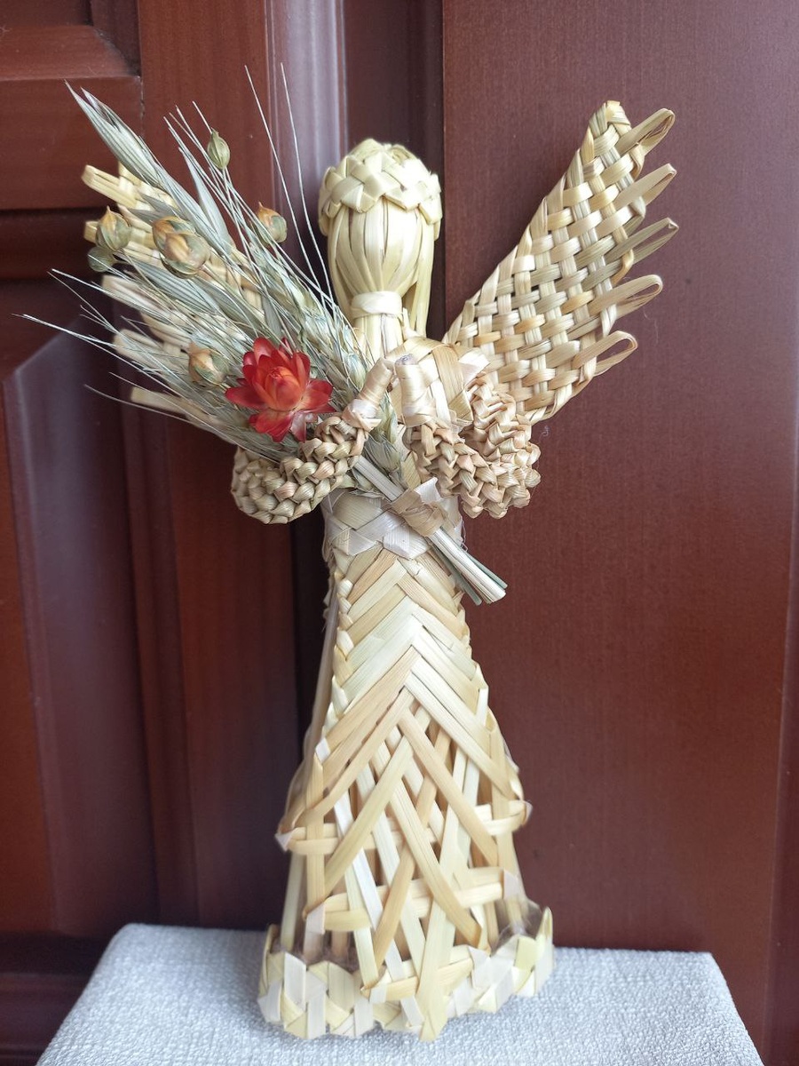 Рекламируется плетёное изделие , под названием "Ангел."