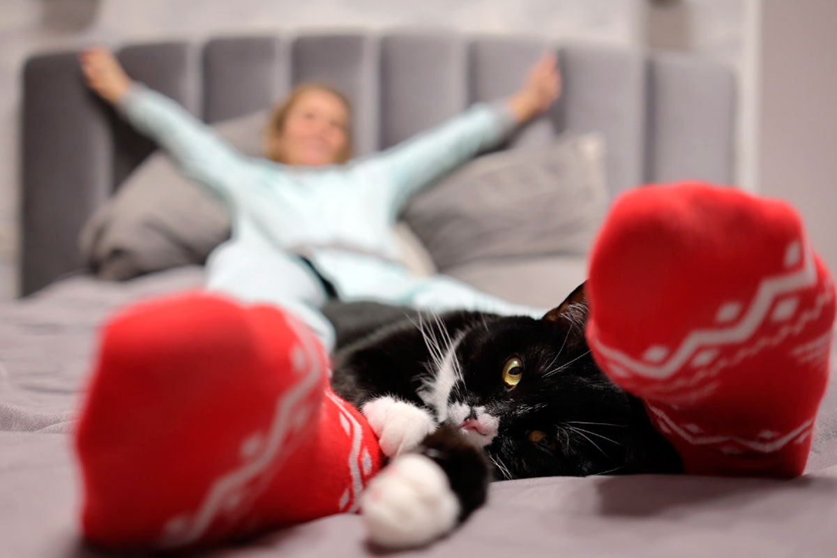 Боль — это боль. Люди страдают, и животные тоже. Если причинять боль другим людям неправильно, то почему можно делать это с животными? 