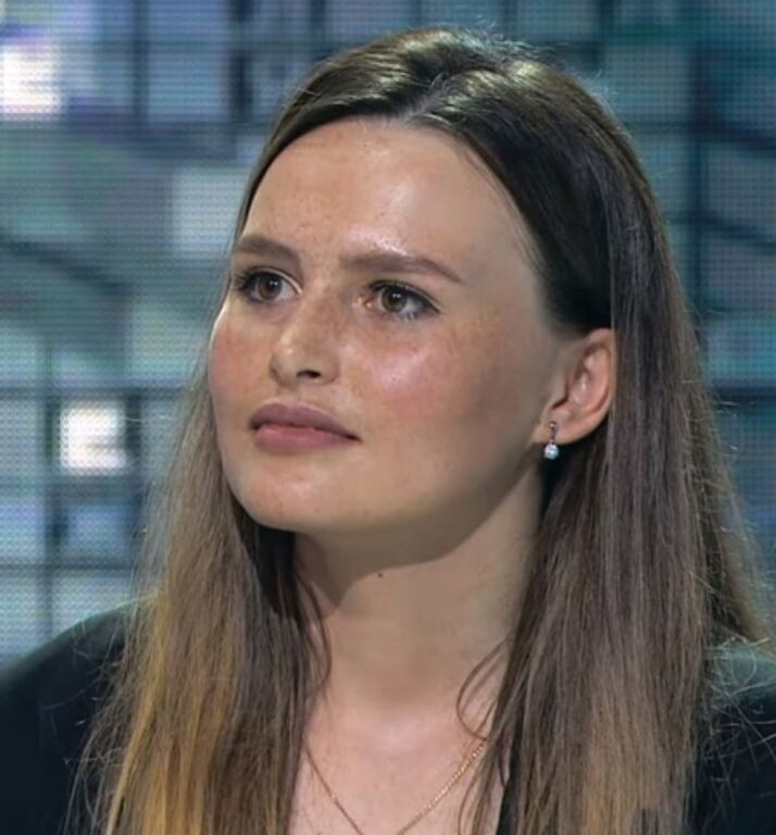 Повзрослевшая дочь. Фото - кадр из передачи Жди меня