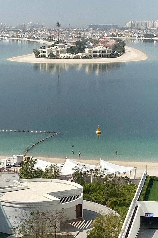    Российские туристы в ОАЭ Фото: кадр из видео