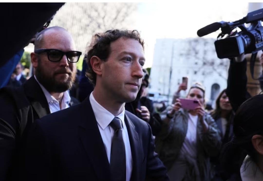 Генеральный директор Meta Марк Цукерберг прибывает для дачи показаний на знаменательном судебном процессе по вопросу о том, намеренно ли платформы социальных сетей вызывают зависимость и причиняют вред детям, среда, 18 февраля 2026 года, Лос-Анджелес. Райан Сан/AP